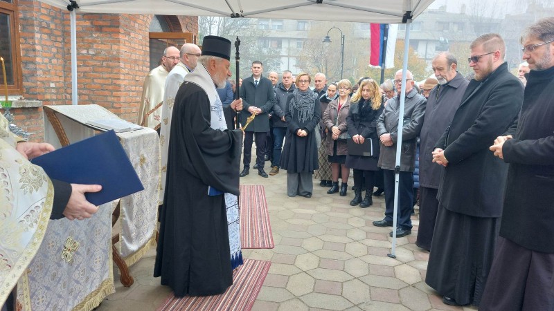 Vladika Ignatije osveštao palionicu sveća u porti crkve Svete Petke